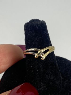 14kt Dual Tone Diamond Solitaire Ring Size (3.5) bypass shank style ring with a princess cut 