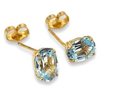 14kt Yellow Gold Blue Topaz Earrings Post back earrings with oval shaped blue topaz center 
