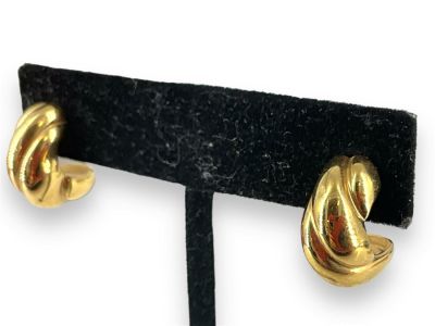 14kt Yellow Gold Earrings Half hoop puffed earrings measuring (0.60&icirc;) in length with a twisted 