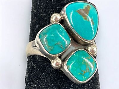 Sterling Silver Turquoise Ring Size (10.25) split tapered shank ring) containing a cluster of 