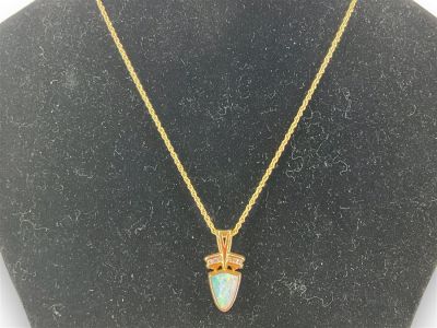14kt Yellow Gold Necklace With Diamond & Opal Pendant. 14kt Yellow Gold Necklace With Diamond 