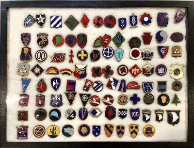 Distinctive Insignia Medals. Distinctive Insignia Medals Condition: 
We have endeavored to 