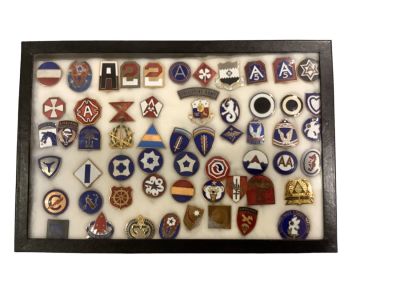 Distinctive Insignia Medals. Distinctive Insignia Medals Condition: 
We have endeavored to 