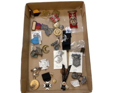 Masonic Insignias. Masonic Insignias Condition: 
We have endeavored to describe all items to 
