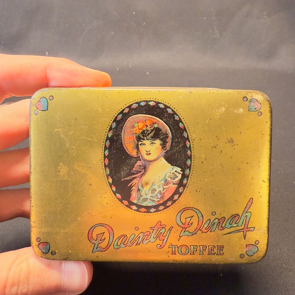 Lot 255: Dainty Dinah Toffee Horner Tin