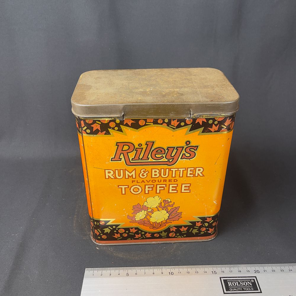 Lot 282: Riley's Rum & Butter Toffee Confectionery Tin