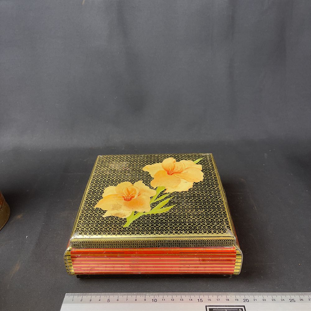 Lot 290: Haribo Lakritzen Decorative Book-Shaped Tin