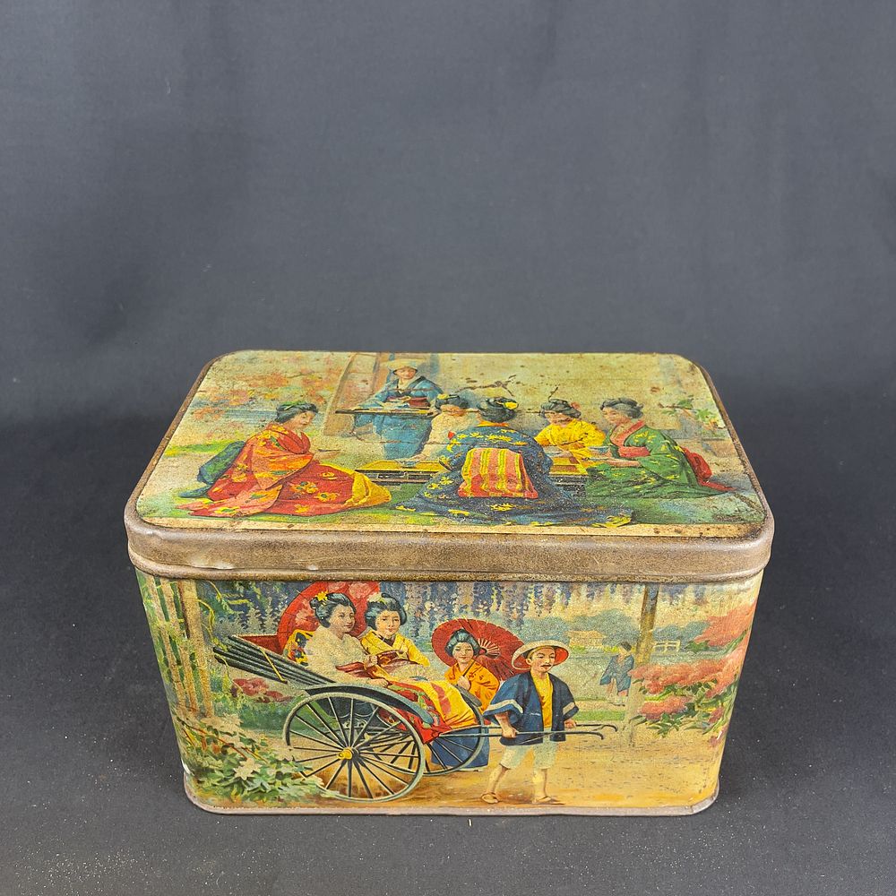 Lot 267: Crumpsall Baking Powder Japanese Scene Tin