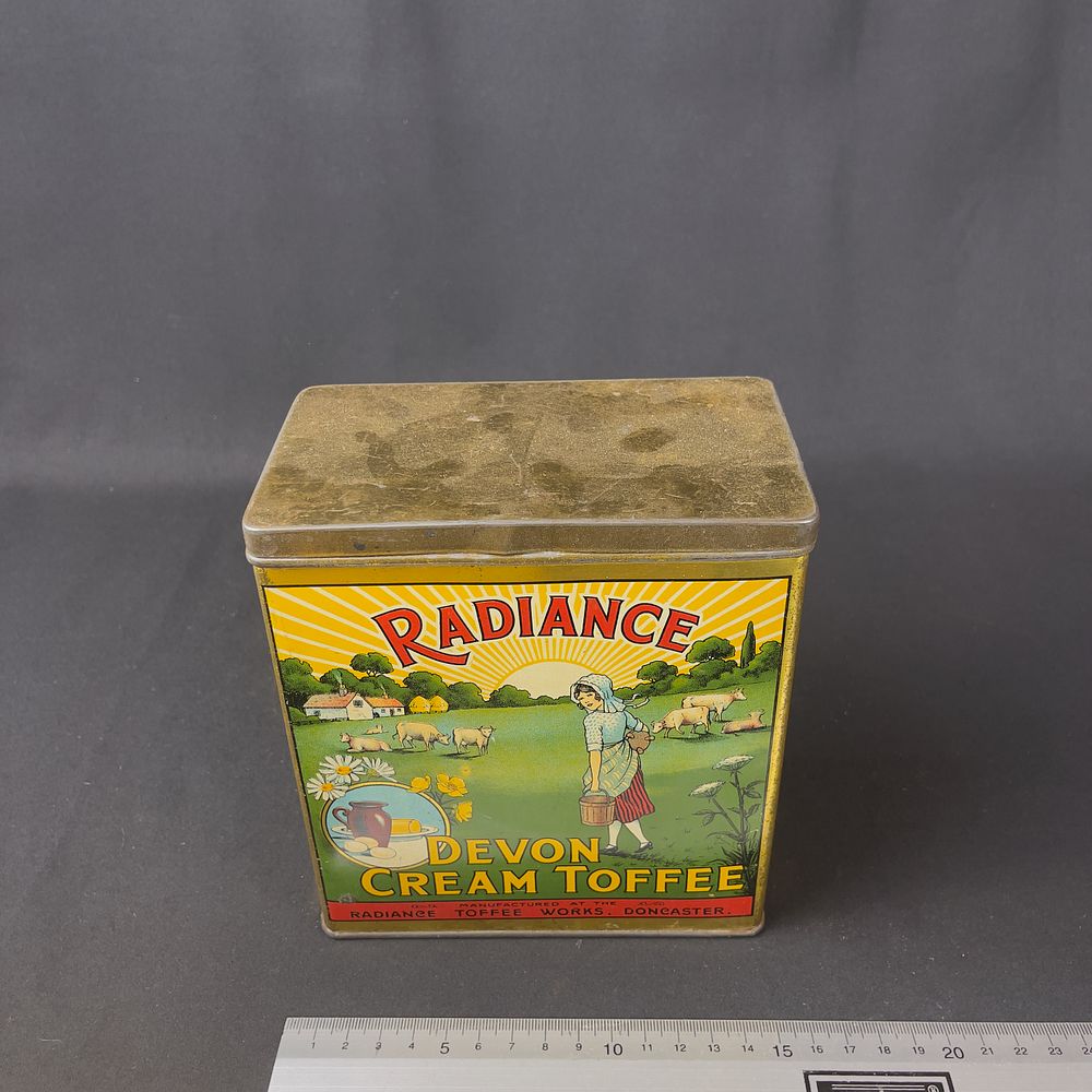 Lot 248: Radiance Devon Cream Toffee Doncaster Tin