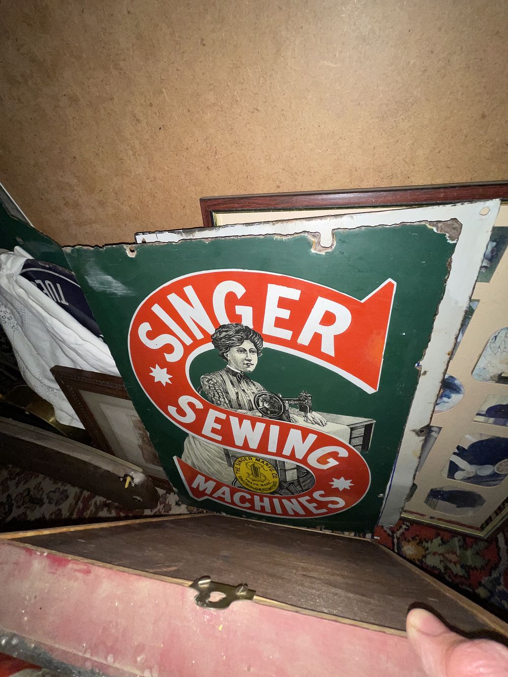 Lot 29: Singer Sewing Machines Porcelain Enamel Advertising Sign