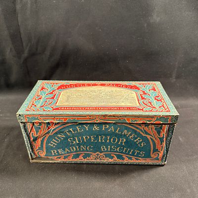 Huntley & Palmers Lithographed Tinplate Biscuit Tin. Antique Huntley & Palmers biscuit tin. 