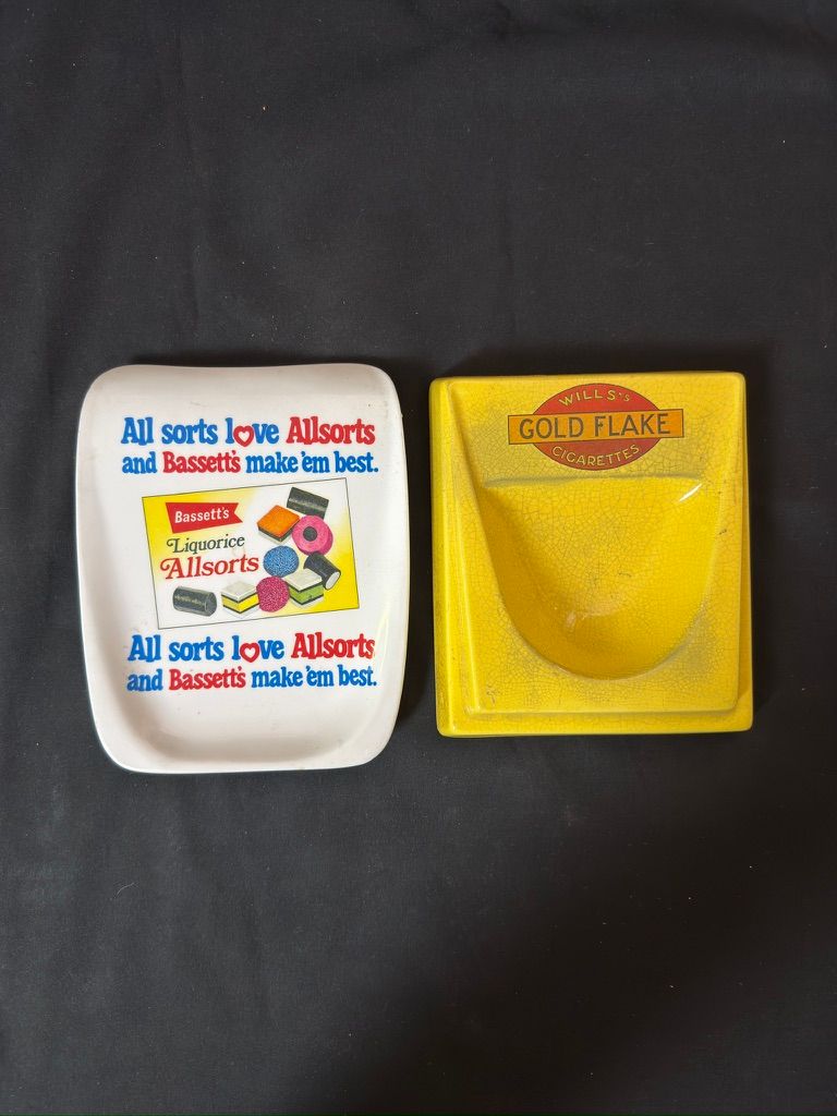 Lot 165: A pair of Porcelain Change Trays