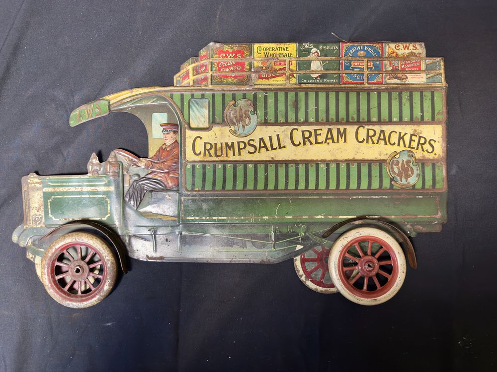 Lot 211: Crumpsall Cream Crackers Tin Plate