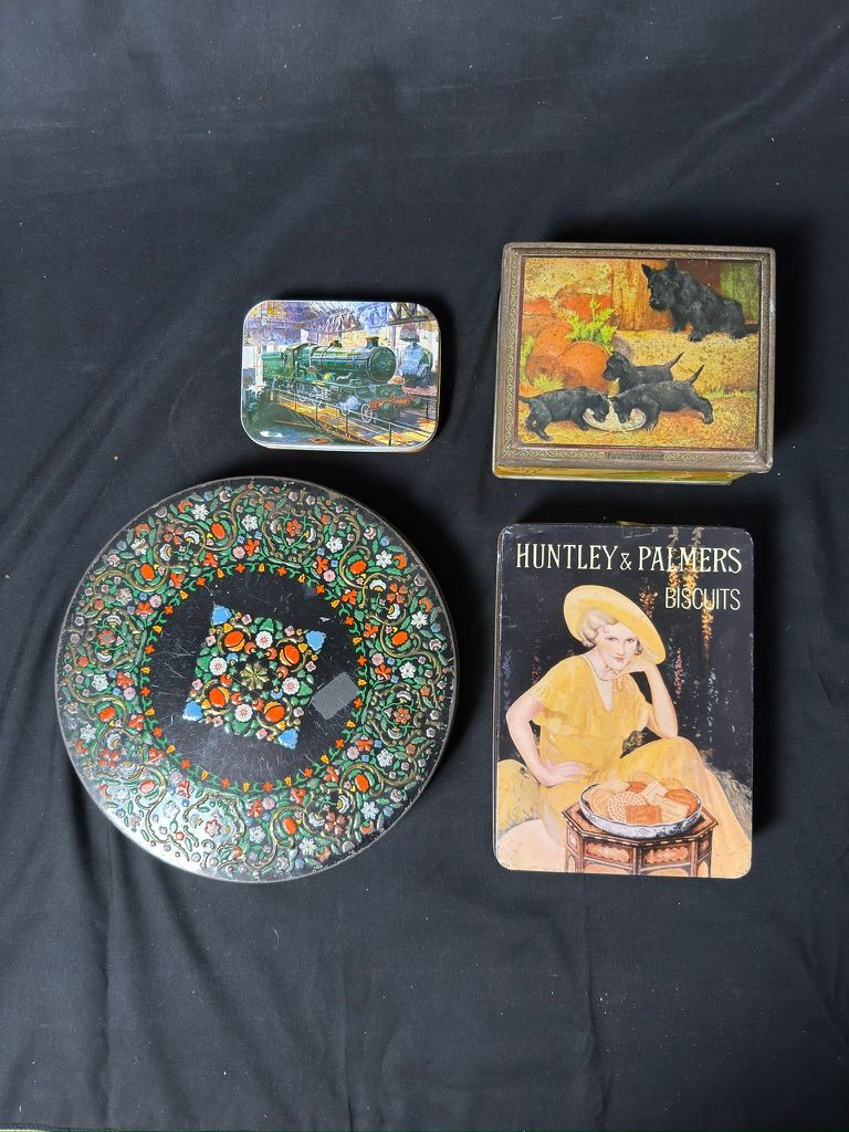 Lot 261: Assortment of 4 Larger Tins