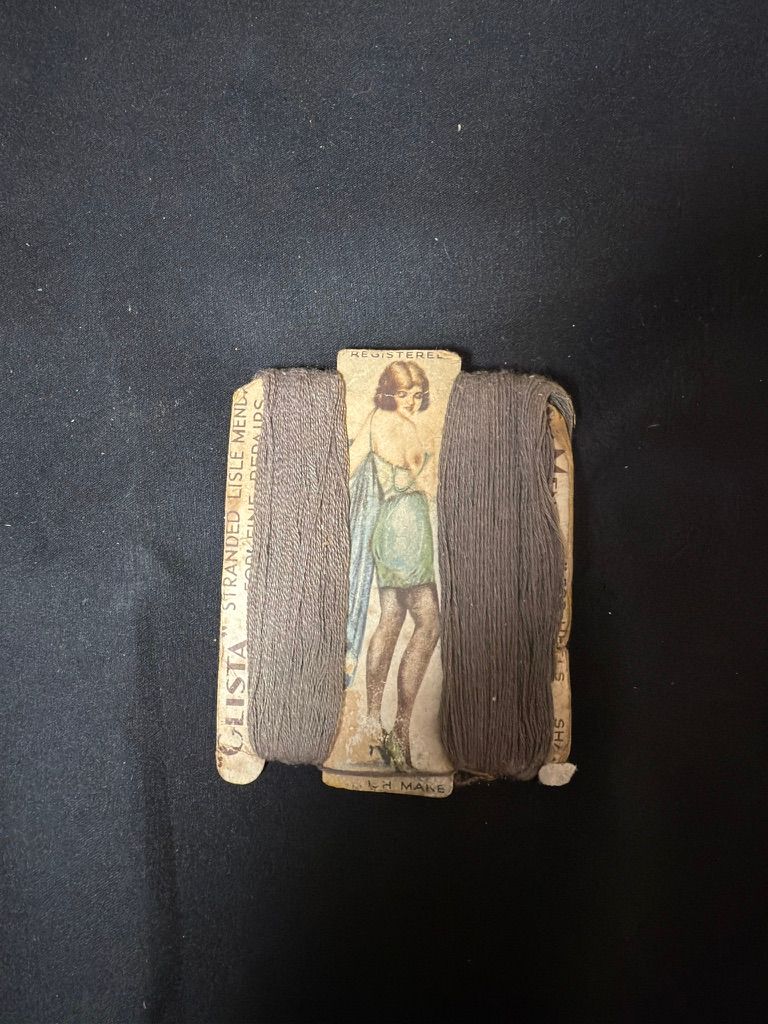 Lot 265: Vintage 1930s mending / darning thread / cotton GLISTA Mendarn For repairing lisle stockings On orig