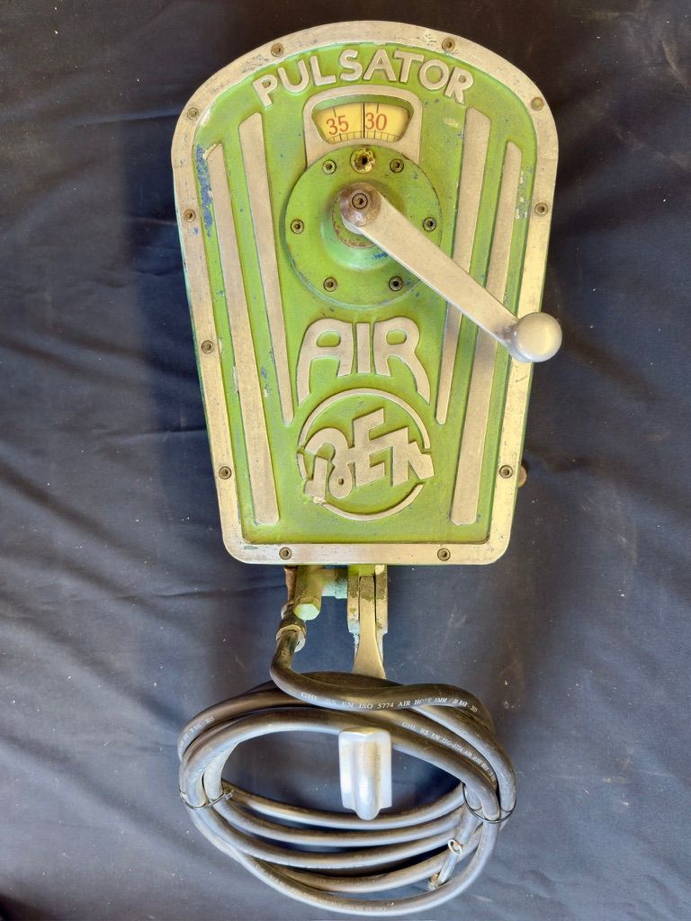 Lot 196: A Pulsator Air meter