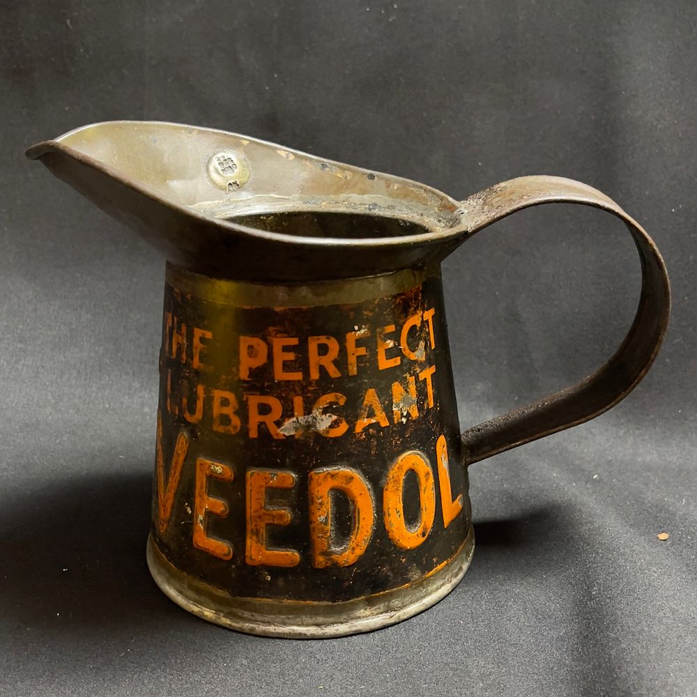 Lot 215: A Veedol Oil Pourer