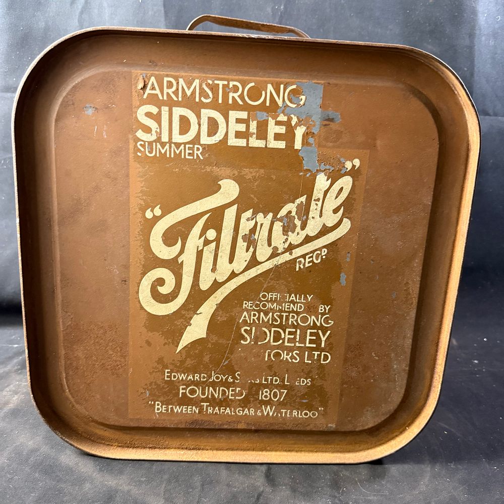 Lot 268: Filtrate Lithographed Tinplate Motor Oil Tin