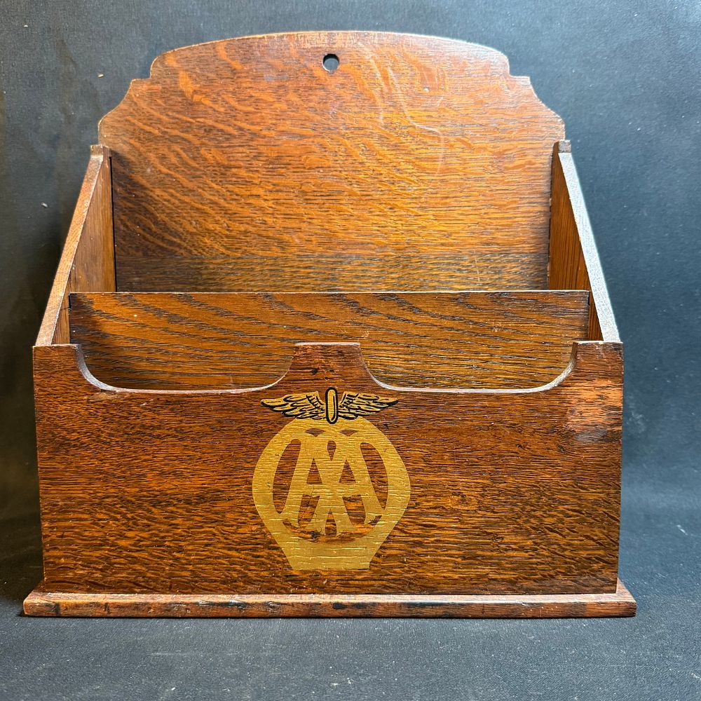 Lot 201: Edwardian English Oak Automobile Association Desk Tidy Letter Rack