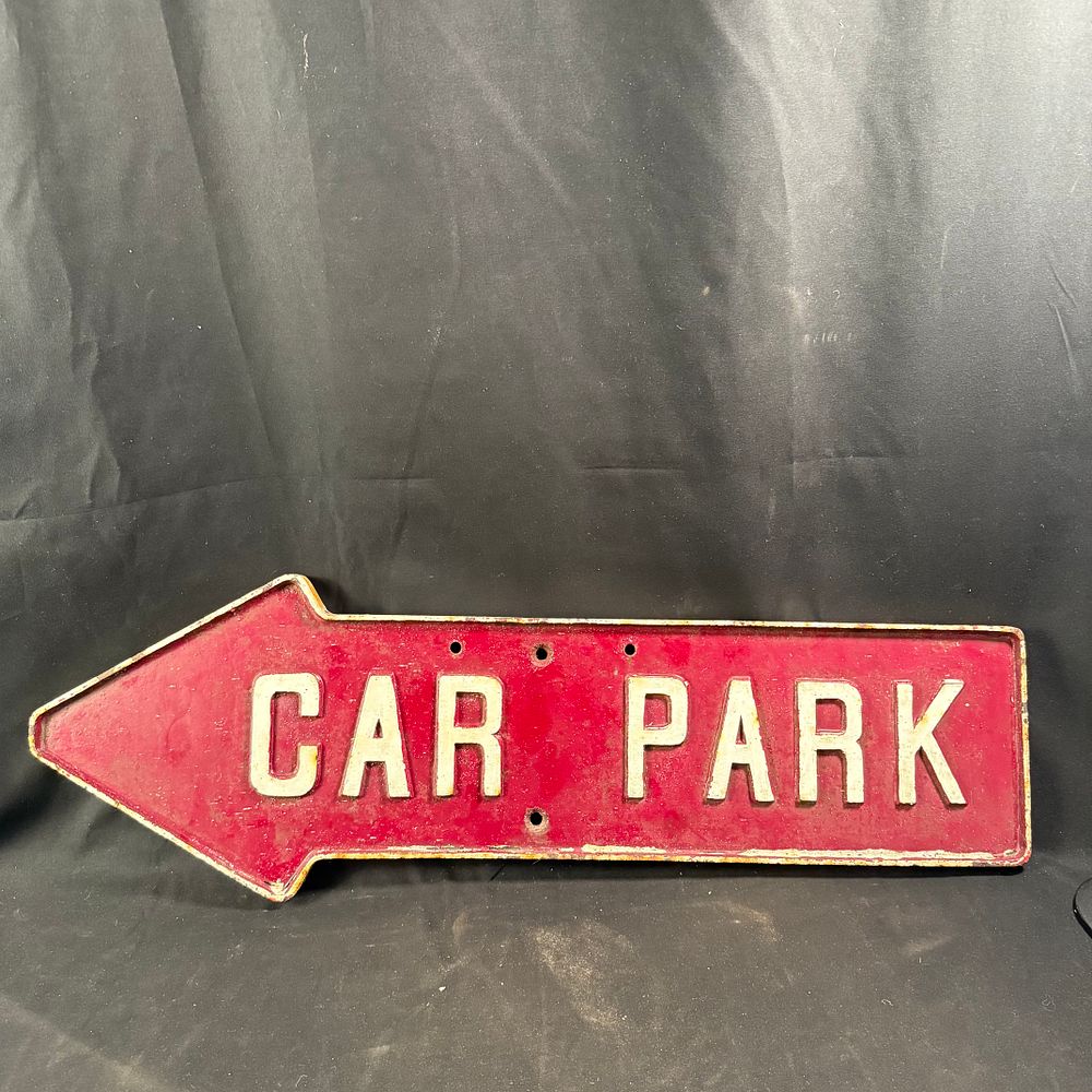 Lot 260: Generic Car Park Directional Arrow Cast Iron Sign