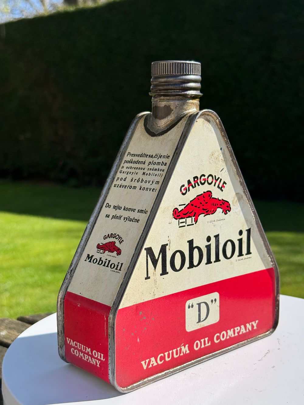 Lot 131: Mobiloil Gargoyle Motor Oil Tin