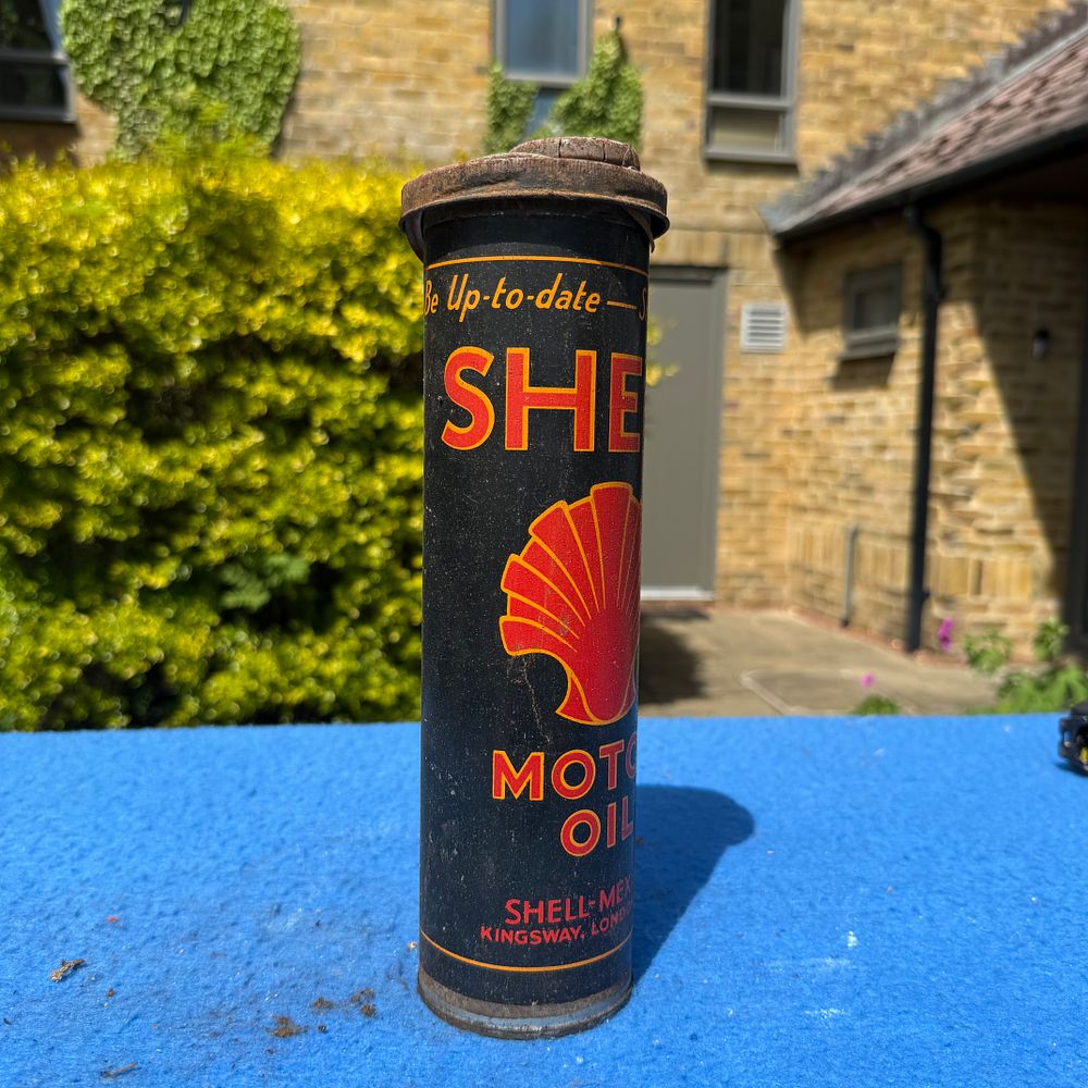 Lot 550: Shell Motor Oil Can