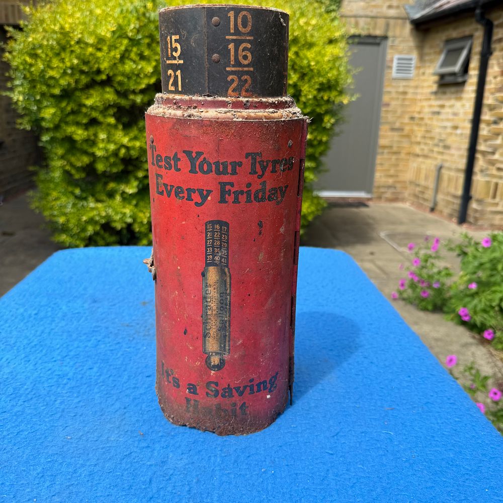 Lot 561: Schrader Tyre Accessory Storage Cabinet