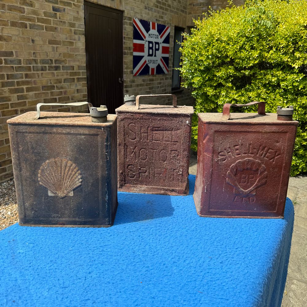 Lot 563: A Trio of Shell and BP 2-Gallon Petrol Cans