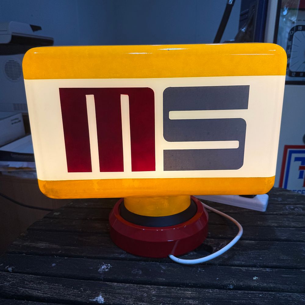 Lot 160: Munster Sims Petrol Pump Globe