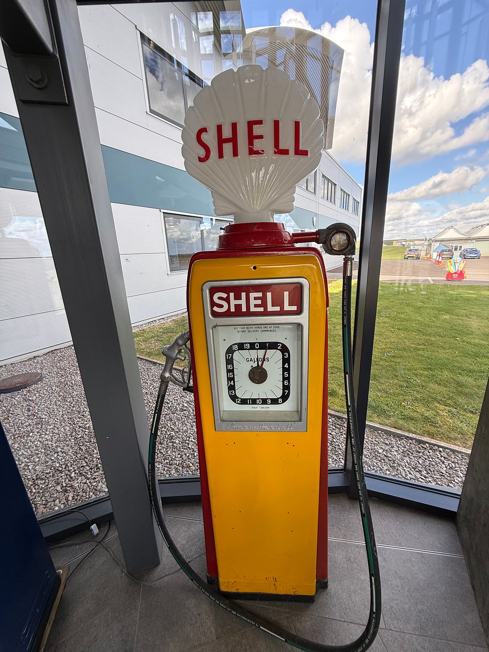 Lot 115: Shell Avery-Hardoll Petrol Pump