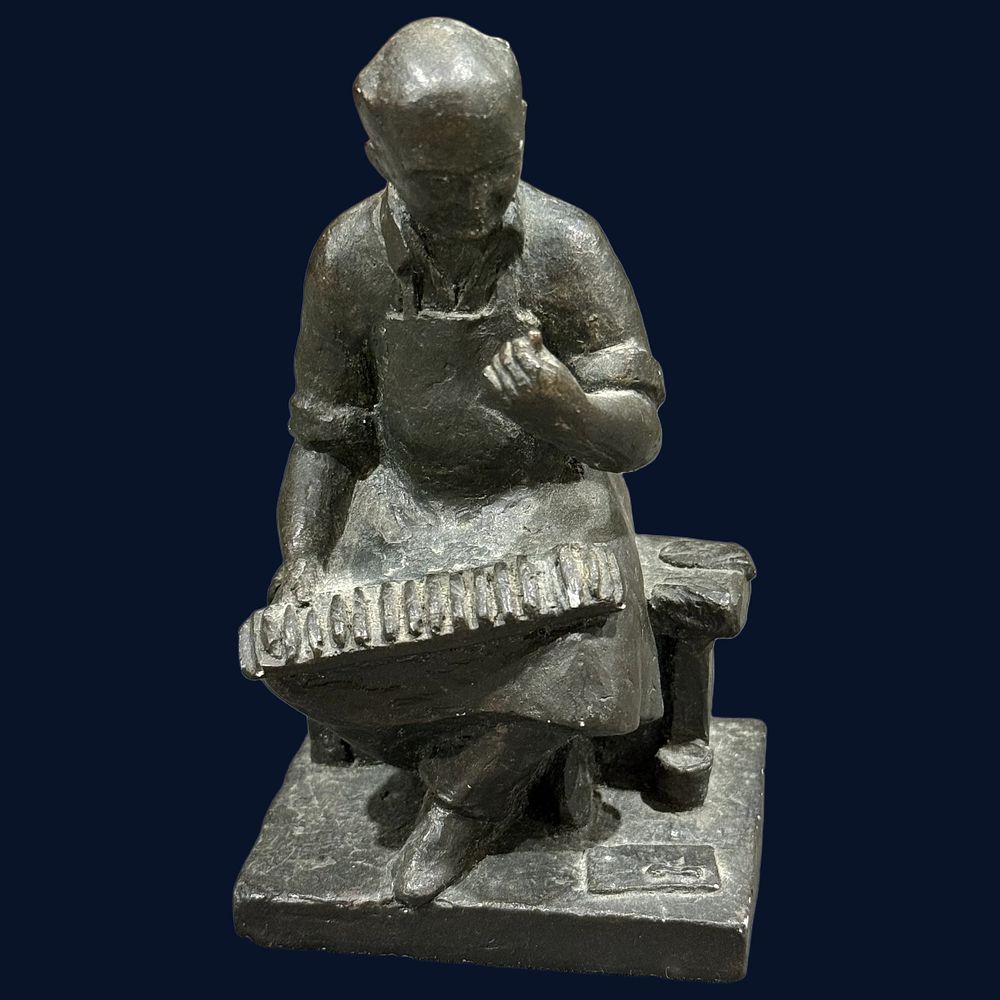 Lot 77: Henri Wintermans De Sigarenmaker Cast Metal Figure