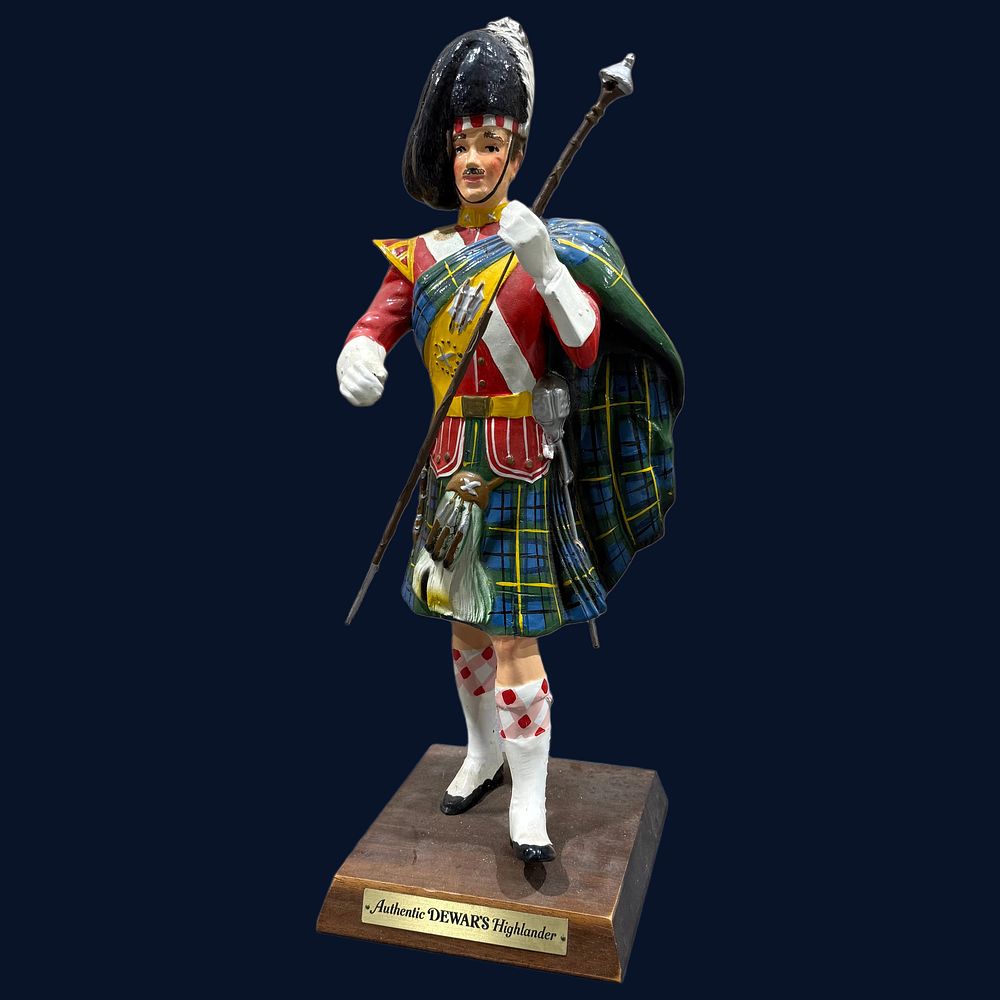 Lot 83: Dewar's Advertising Highland Dewar's Highlander Statuette