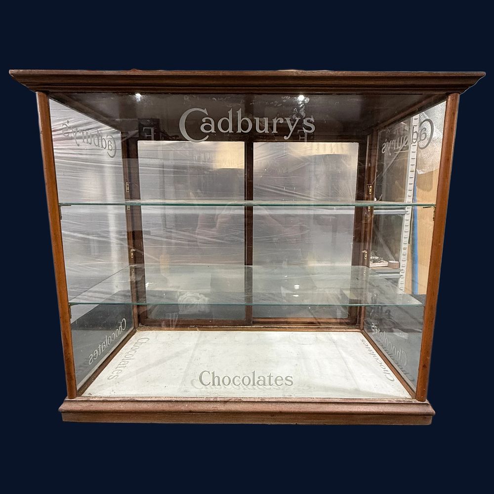 Lot 124: Cadbury's Chocolates Counter Top Display Cabinet