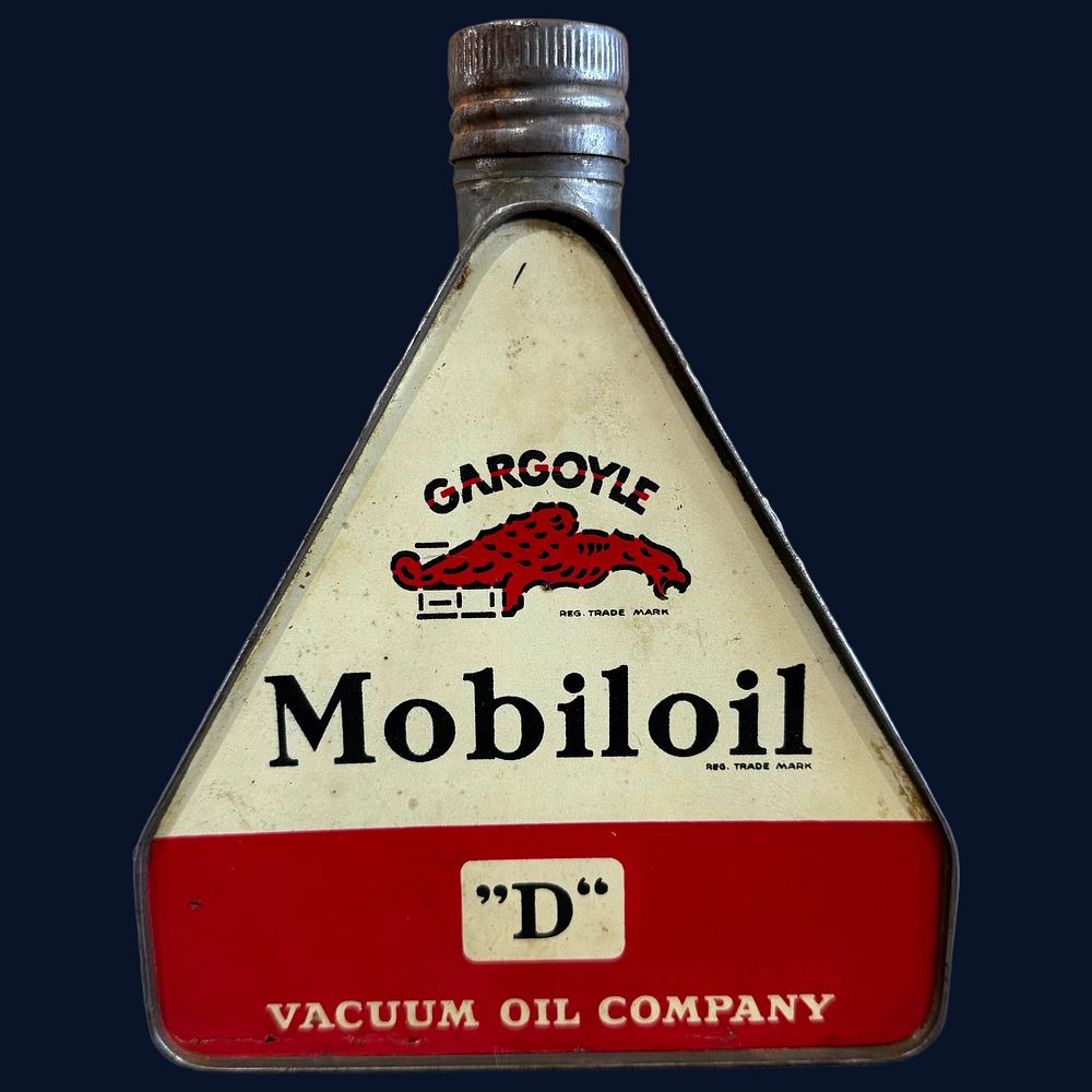 Lot 369: Gargoyle Mobiloil Motor Oil Can