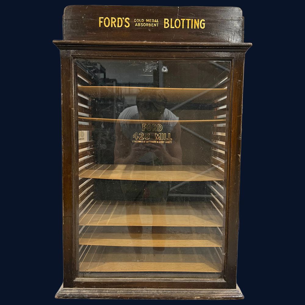 Lot 548: Ford's Blotting Counter-Top Shop Display Cabinet
