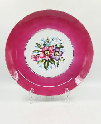 כלי פורצלן יפני גדול בסגנון בוכרי. עשוי פורצלן מעוטר בהדפס פרחוני וחתום.
גובה: 4.5 ס"מ.
קוטר: 36 