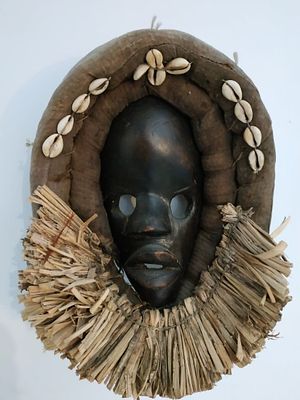 מסכה אפריקאית עתיקה של אנשי הדן (Dan People). לאספני אמנות אפריקאית - מסכה אפריקאית עתיקה של 