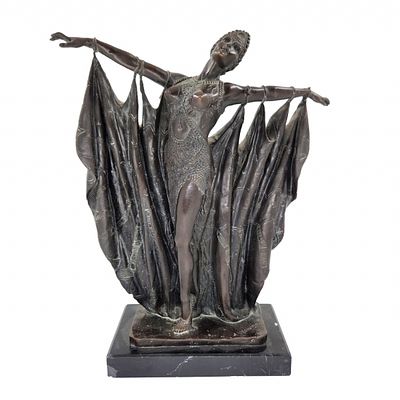 פסל ברונזה בדמות רקדנית בסגנון עבודתו של דמטרה שיפארוס. ברונזה על בסיס שיש, נושא חתימה שבר לבסיס 