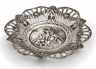 Silverware made of 800 silver, hallmarked, total . Weight: 122 gr 
Diameter: 16 cm