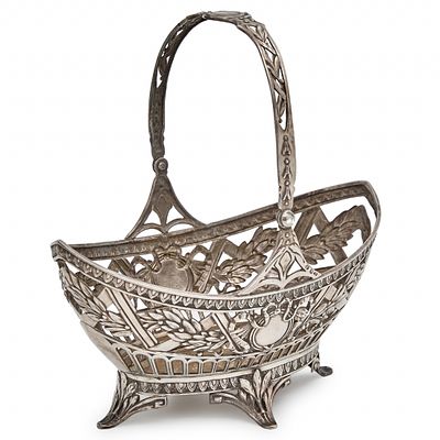 Antique silverware, crafted in 800 silver, hallmarked. Total weight: 145 gr 
Height including 