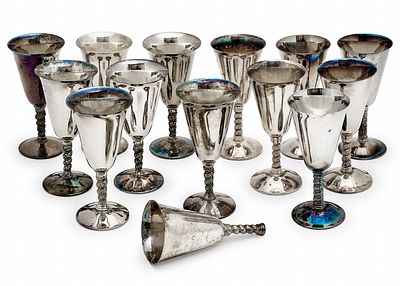 13 Silver-Plated Metal Wine Glasses, Stamped. Glass height: 18 cm. 
One glass is broken