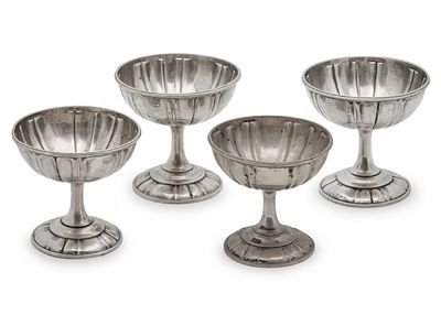 ארבעה גביעי לפתן גרמנים עשויים כסף, מתוצרת: ג'וזף ארנולד (Josef Arnold) מהמבורג. (פעל בין השנים: 