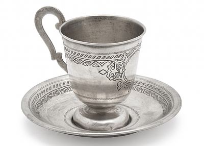 לאספנים - ספל כסף רוסי עתיק ותחתית תואמת מתוצרת: איבן סבשניקוב Ivan Sveshnikov. (פעל במוסקבה בין 
