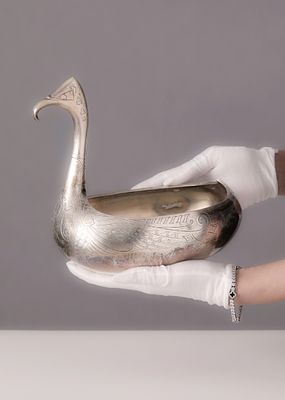 קובש רוסי עתיק עשוי כסף 875, חתום 84 וראשי התיבות של הצורף, עיטורי חריטה עדינים. כולל מונוגרם 