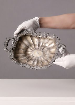 כלי כסף רוסי עתיק, חתום בחלקו הפנימי שאריות ציפוי זהב (שחוק). מצב משומש בהתאם לגילפגמי מעיכה 