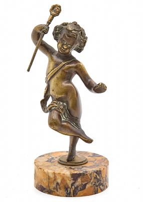 פסלון ברונזה צרפתי עתיק מהמאה ה-19, בדמות בכחוס הילד, לא חתום. בסיס עגול עשוי שיש סיינה (Sienna 