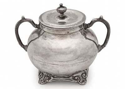 כלי כסף כבד ומכסה תואם לסוכר, עשוי כסף 'סטרלינג' (925), חתום. משקל: 390 גרם רוחב כולל ידיות: 