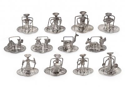 סט של 12 מחזיקי שמות לסידור בשולחן אוכל, עשויים כסף 'סטרלינג' (925), חתומים. משקל כולל: 131 גרם 