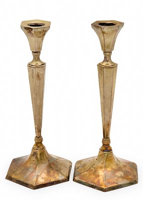 זוג פמוטי שבת מתוצרת חברת 'הצורפים', עשויים כסף 'סטרלינג' (925) חתומים. משקל כולל הסגירה בבסיס 