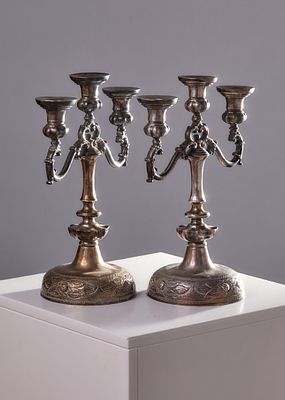 זוג פמוטי כסף כבדים במיוחד (כבדים מאד!) עשויים כסף סטרלינג (925), חתומים. משקל כולל: 3,761 גרם 